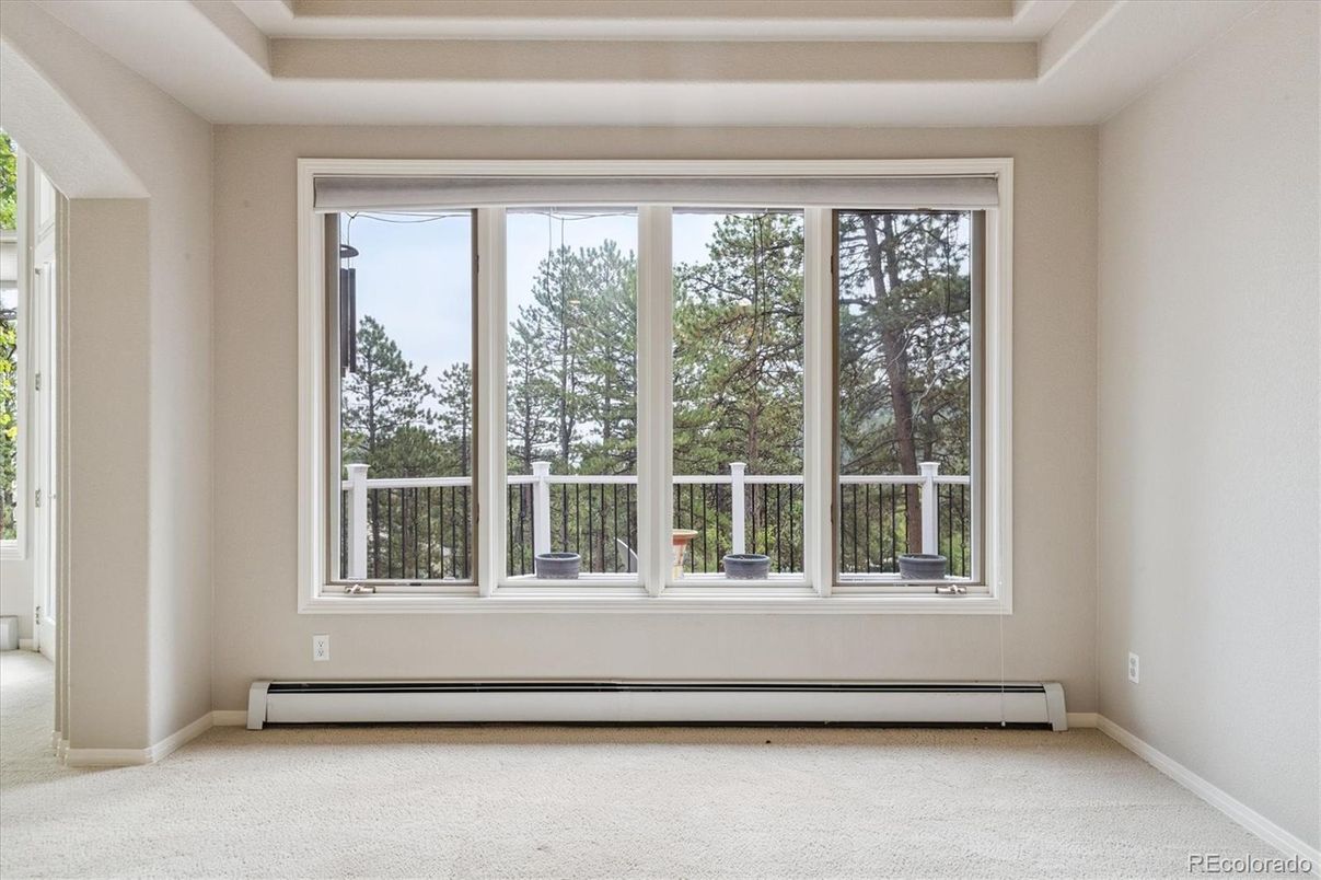 Empty room, Interior