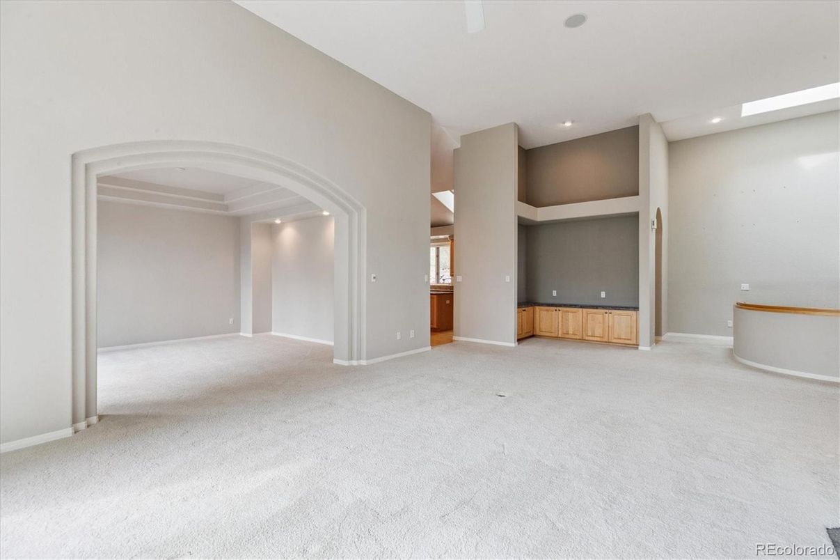 Empty room, Interior, Recessed Lighting