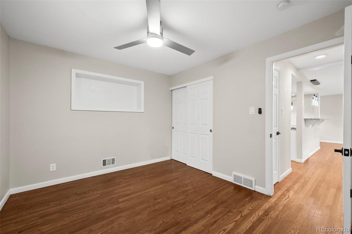 Empty room, Interior, Recessed Lighting, Wood Texture Flooring