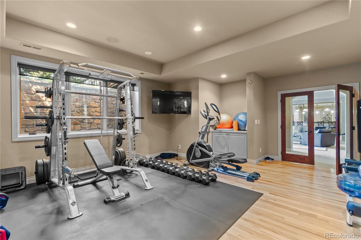 Fitness Equipment, Interior, Recessed Lighting, Wood Texture Flooring