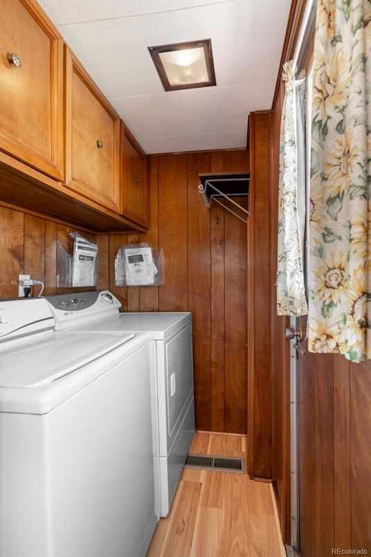 Interior, Washer, Wood Texture Flooring, Wooden Walls