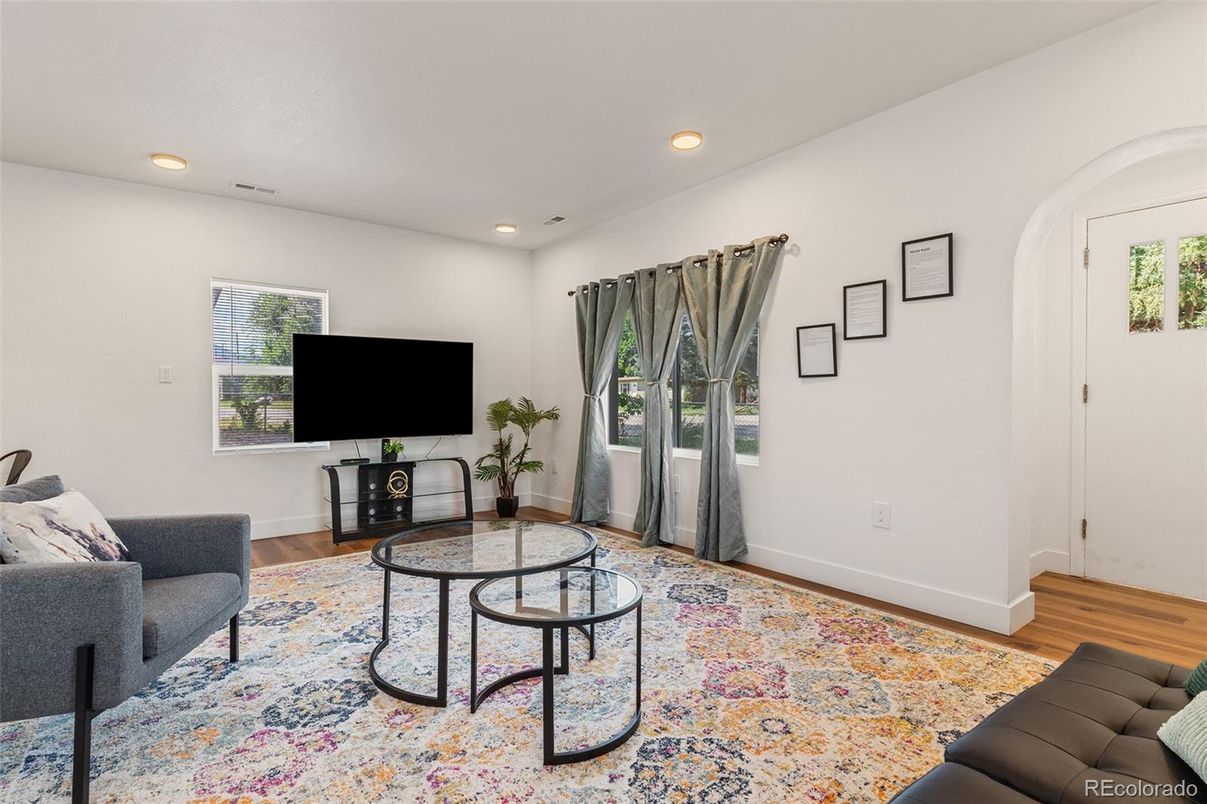 Interior, Living room, Recessed Lighting, Wood Texture Flooring