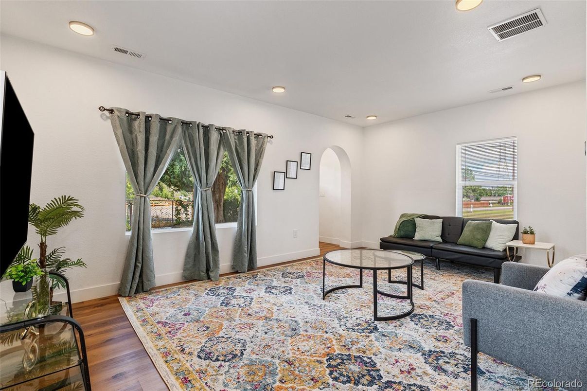 Interior, Living room, Recessed Lighting, Wood Texture Flooring