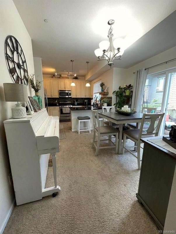 Chandelier, Dining room, Interior, Kitchen, Pendant Lights, Piano, Stainless Steel Appliances