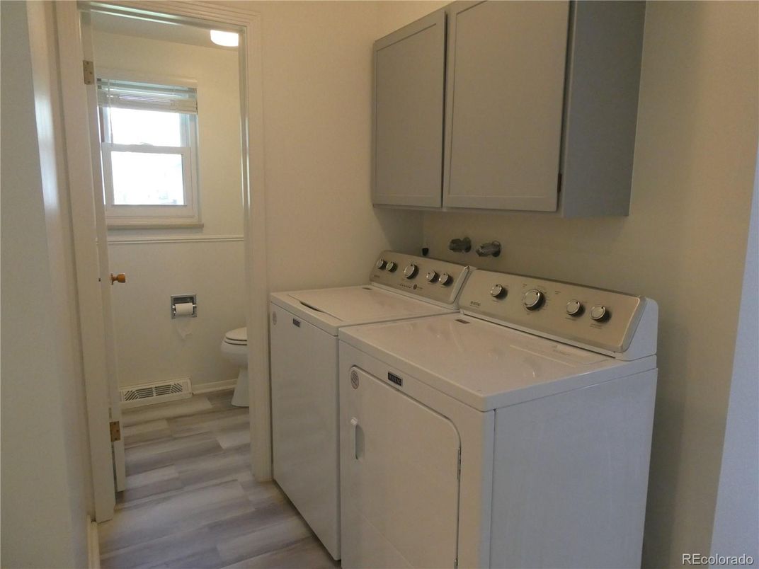 Interior, Washer, Wood Texture Flooring