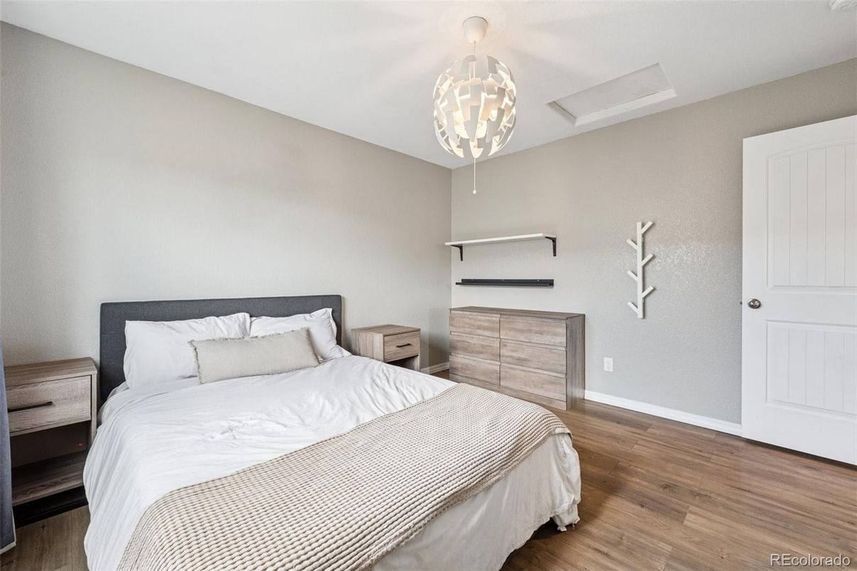 Bedroom, Interior, Pendant Lights, Wood Texture Flooring