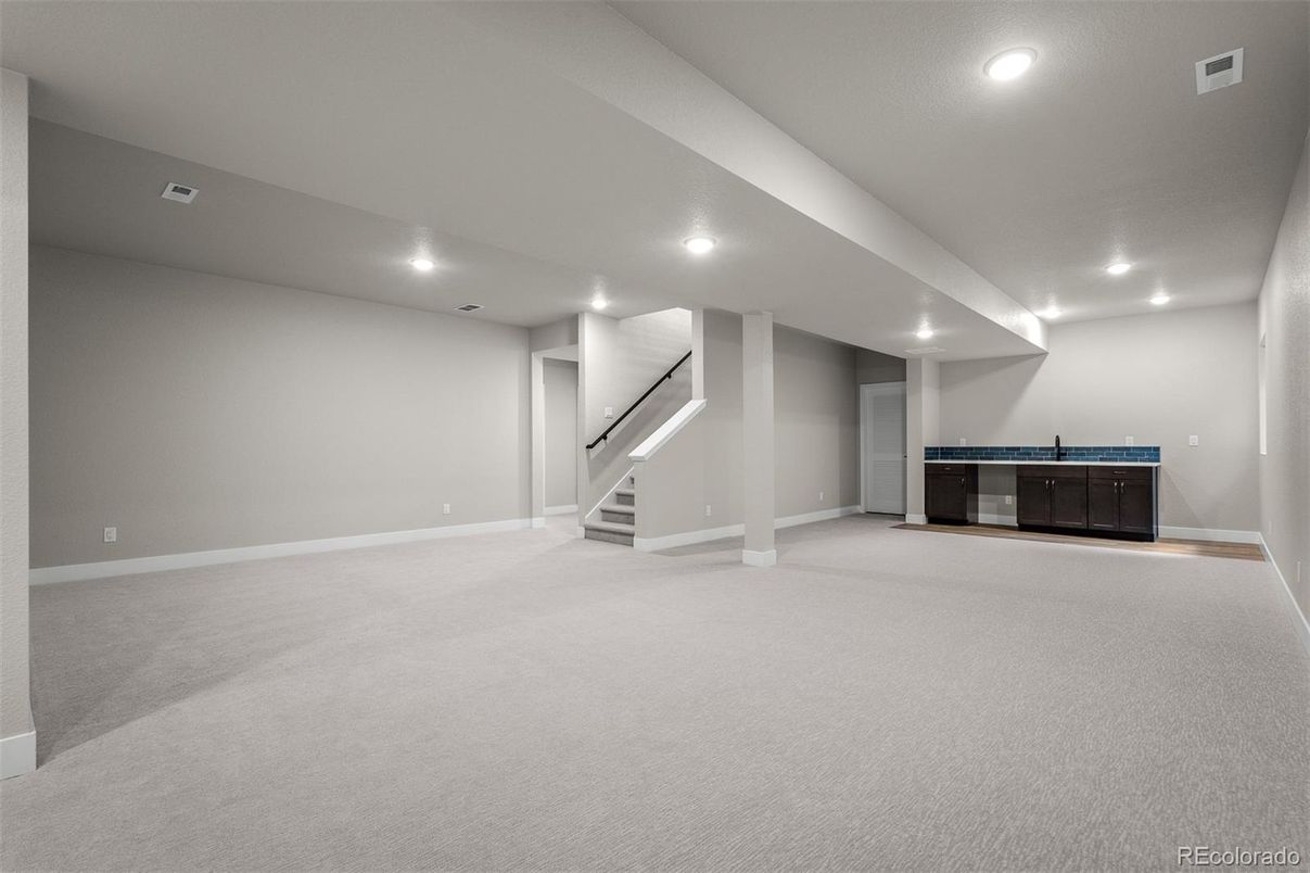 Empty room, Interior, Recessed Lighting