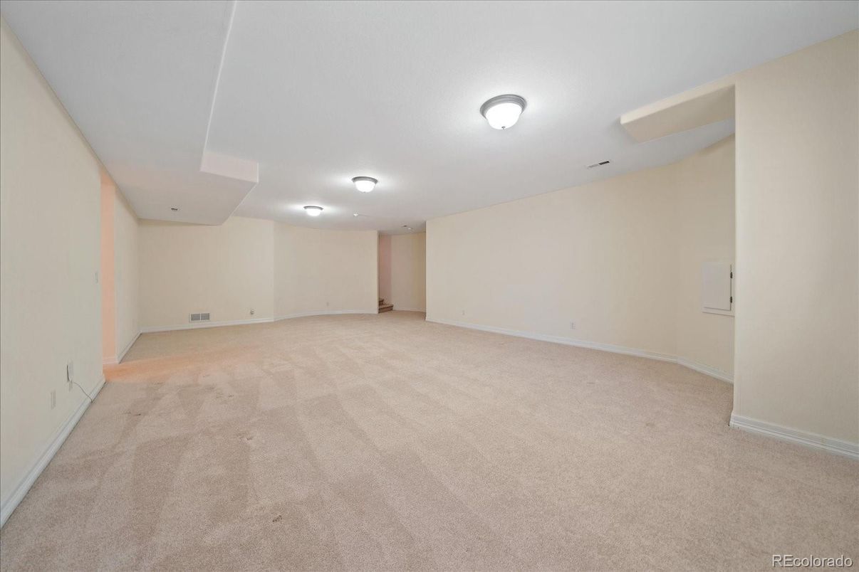 Empty room, Interior