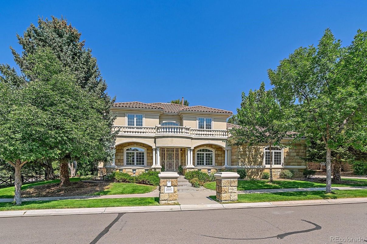 Exterior, Facade, Mediterranean