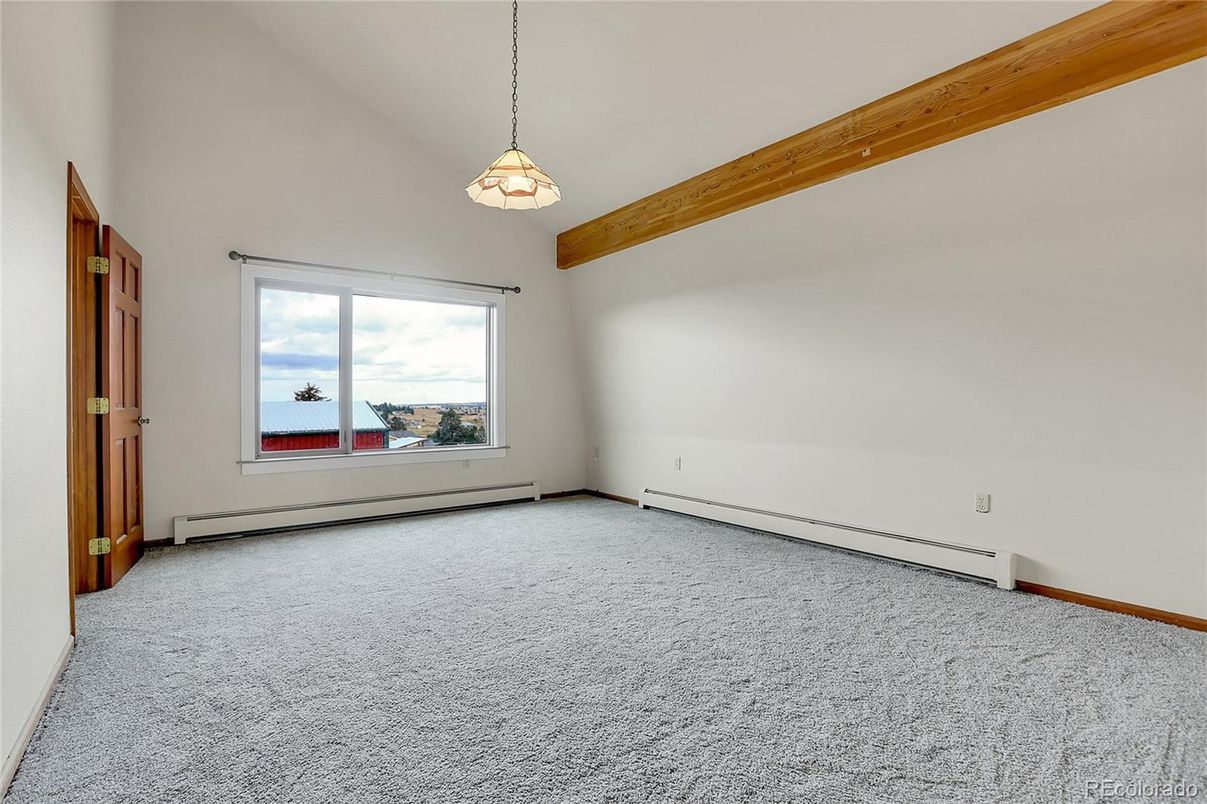 Empty room, Interior, Pendant Lights, Wooden Beams