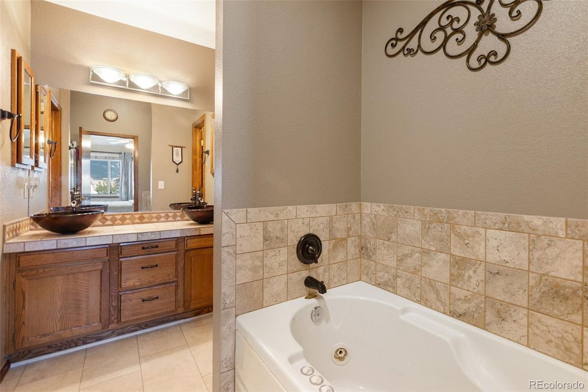 Bathroom, Interior, Tile Countertops