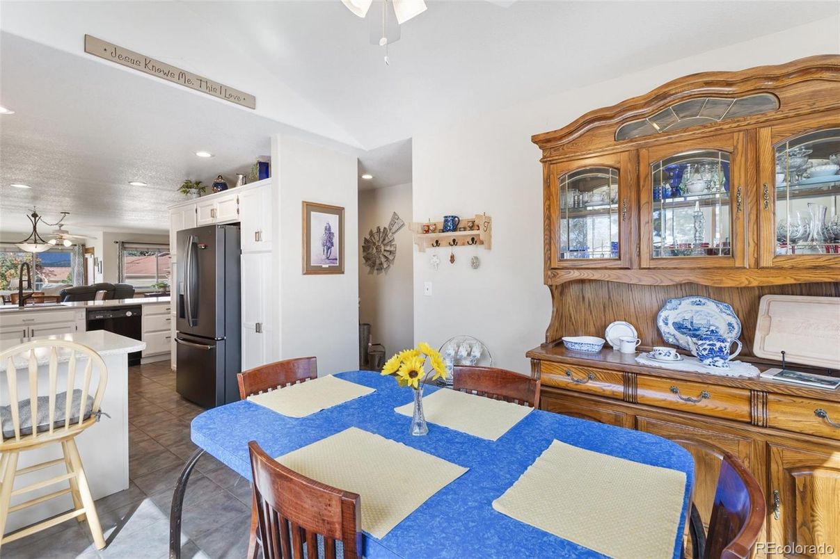 Dining room, Interior, Kitchen, Recessed Lighting