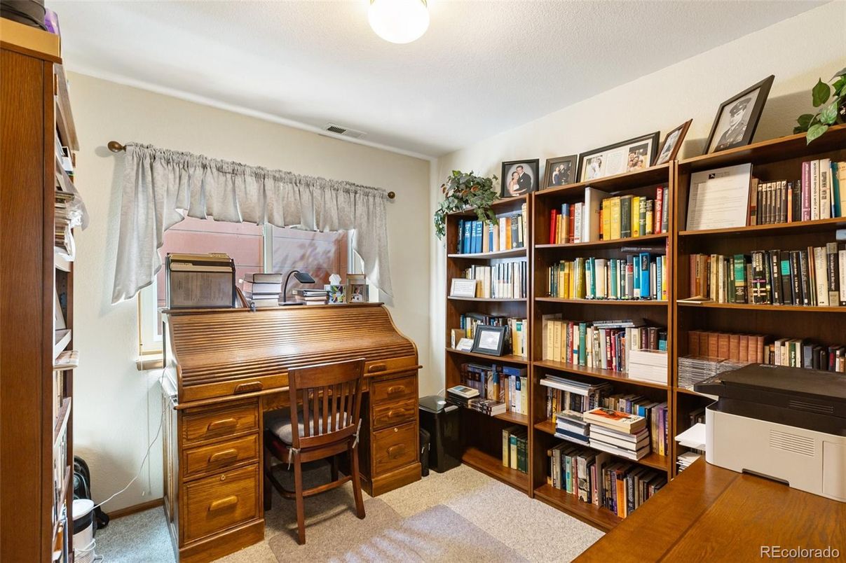 Home Office, Interior