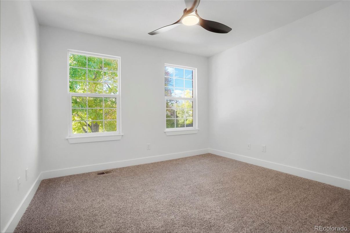 Empty room, Interior