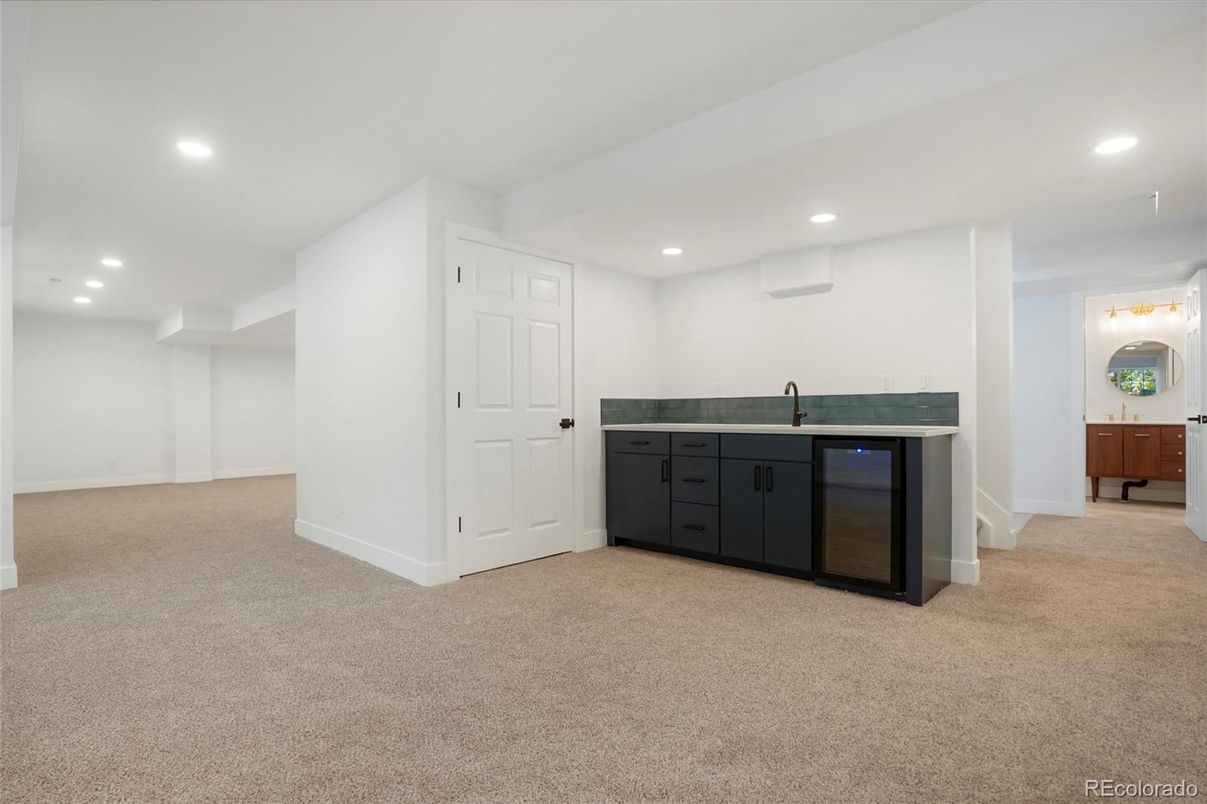 Empty room, Interior, Recessed Lighting