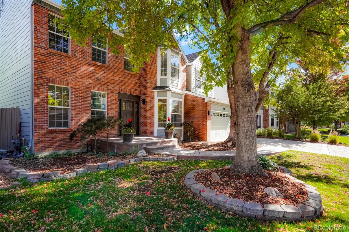 Attached, Exterior, Facade, Brick Facade, Georgian