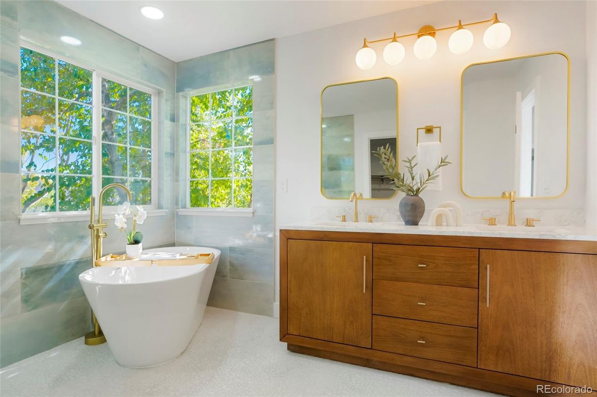 Bathroom, Dual Sink Vanities, Free Standing Baths, Interior, Recessed Lighting