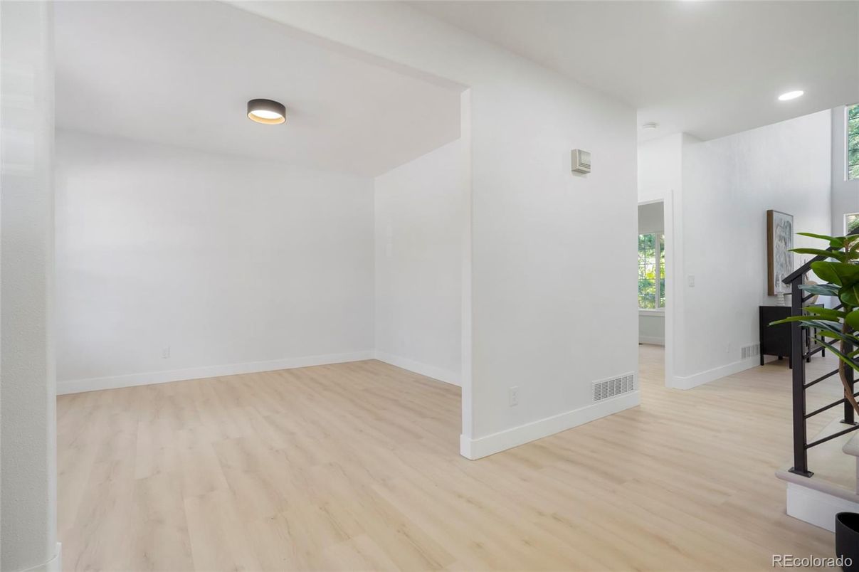 Empty room, Interior, Recessed Lighting, Wood Texture Flooring