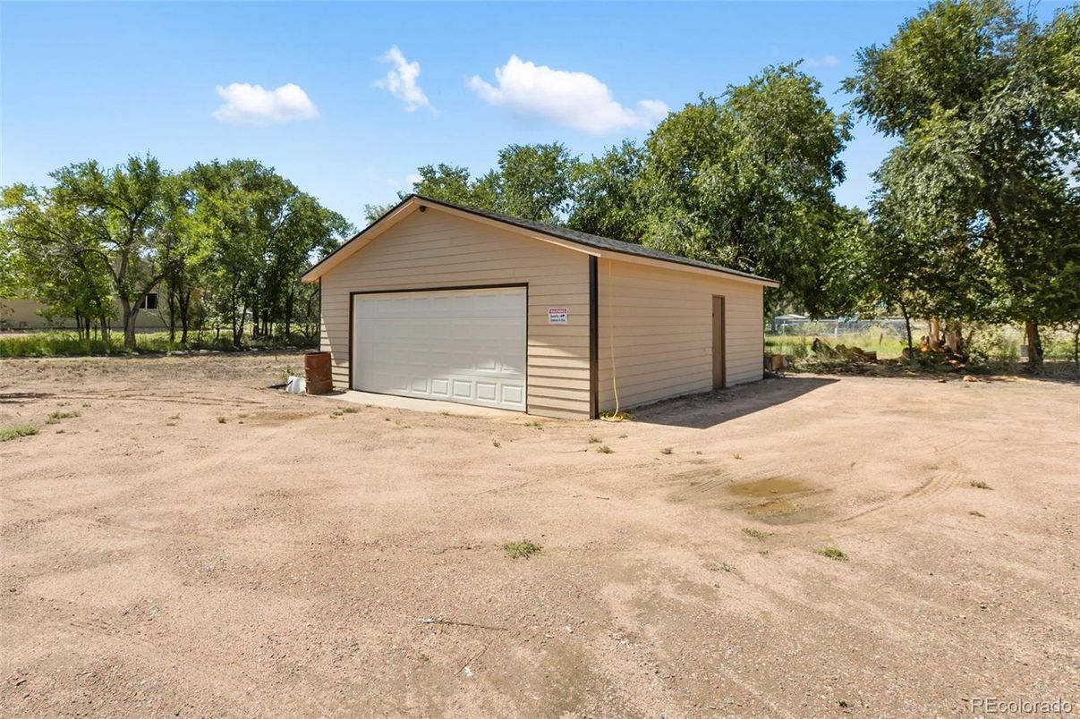 Backyard, Detached Garage, Exterior