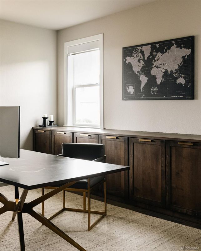 Home Office, Interior