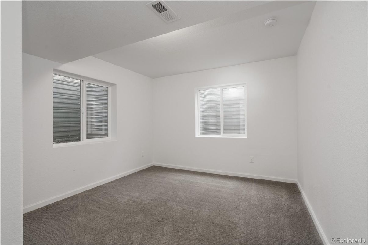 Empty room, Interior
