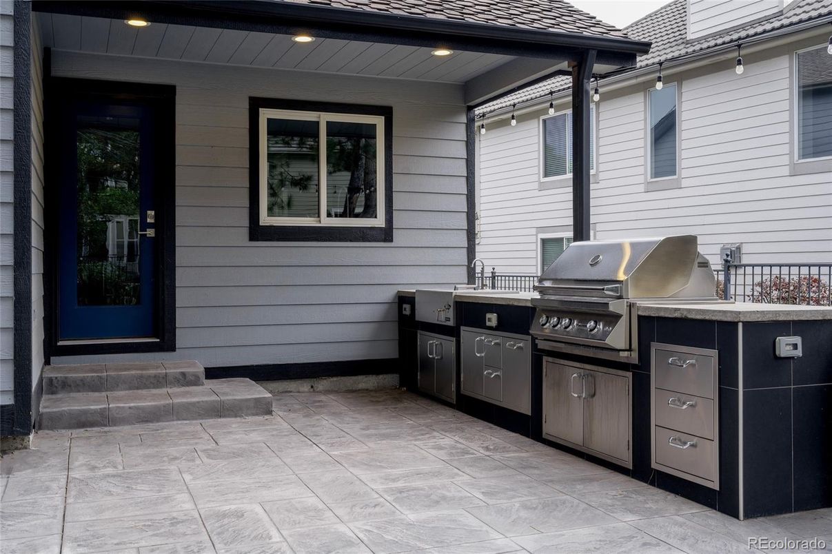 Exterior, Outdoor Kitchen