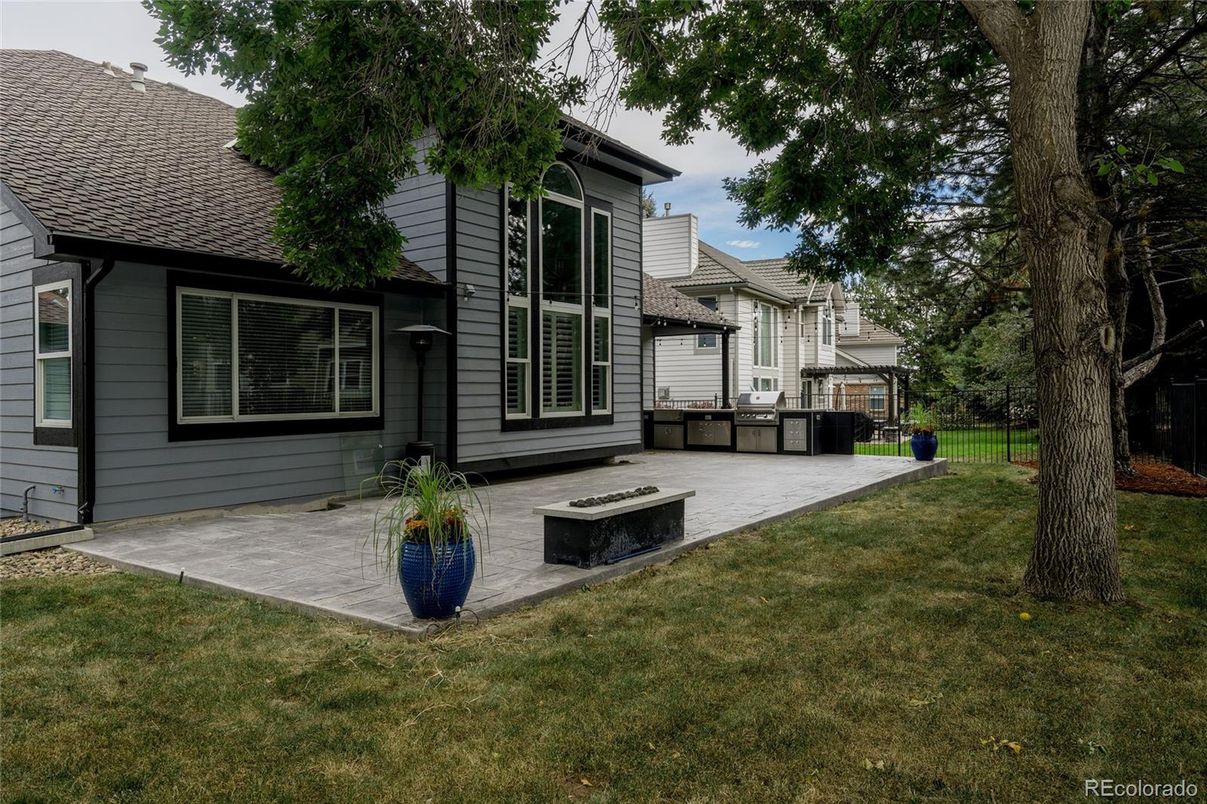 Backyard, Exterior, Outdoor Kitchen