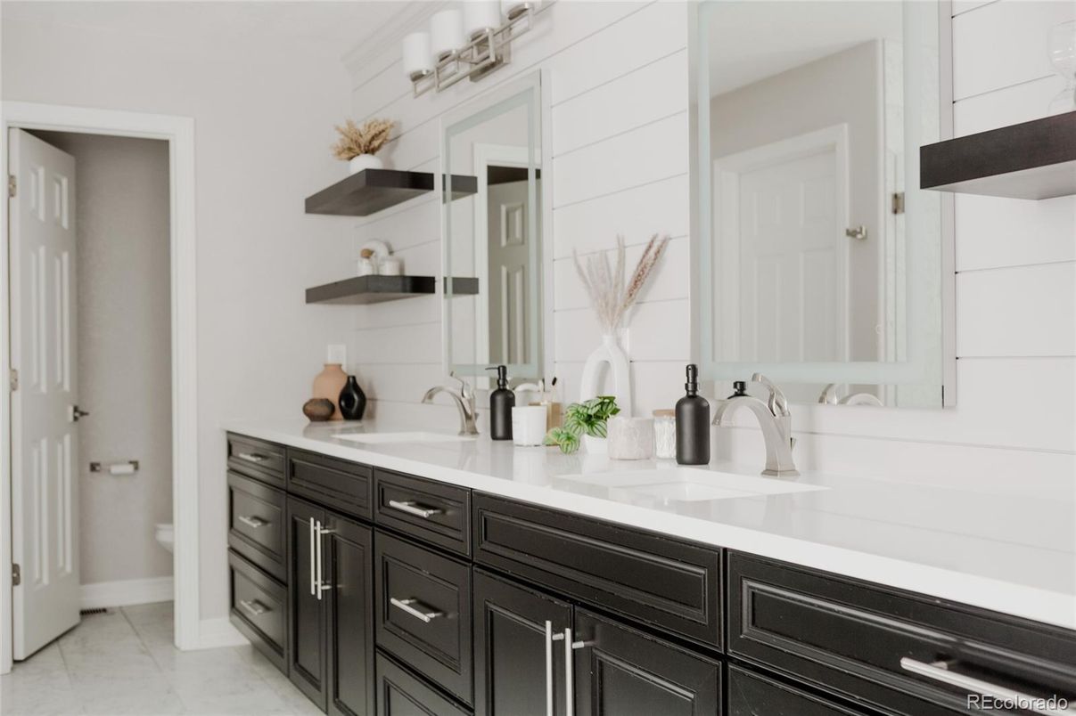 Bathroom, Dual Sink Vanities, Interior