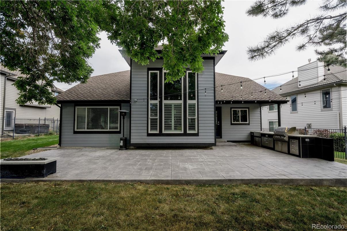 Backyard, Exterior, Outdoor Kitchen