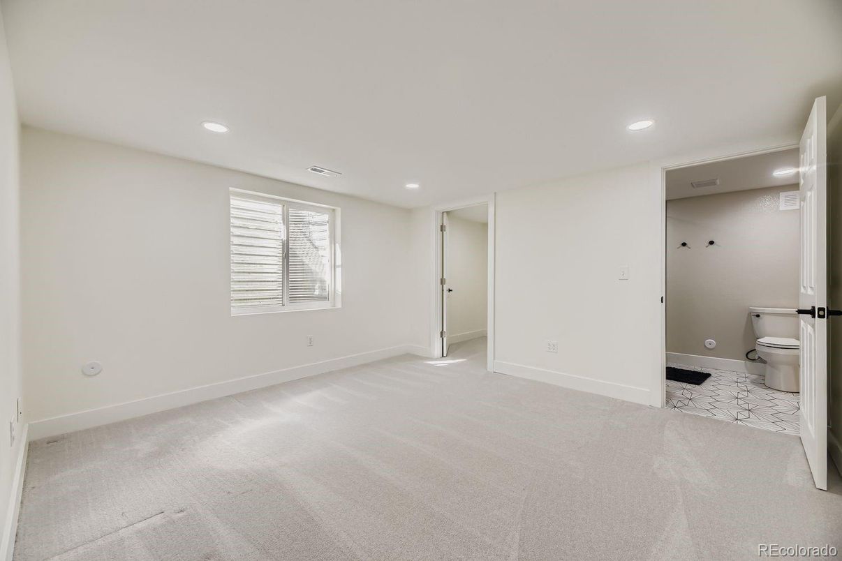 Bathroom, Empty room, Interior, Recessed Lighting