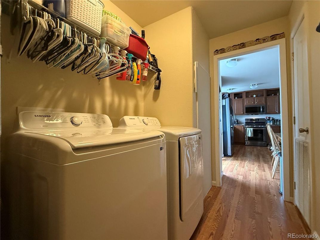 Interior, Washer, Wood Texture Flooring