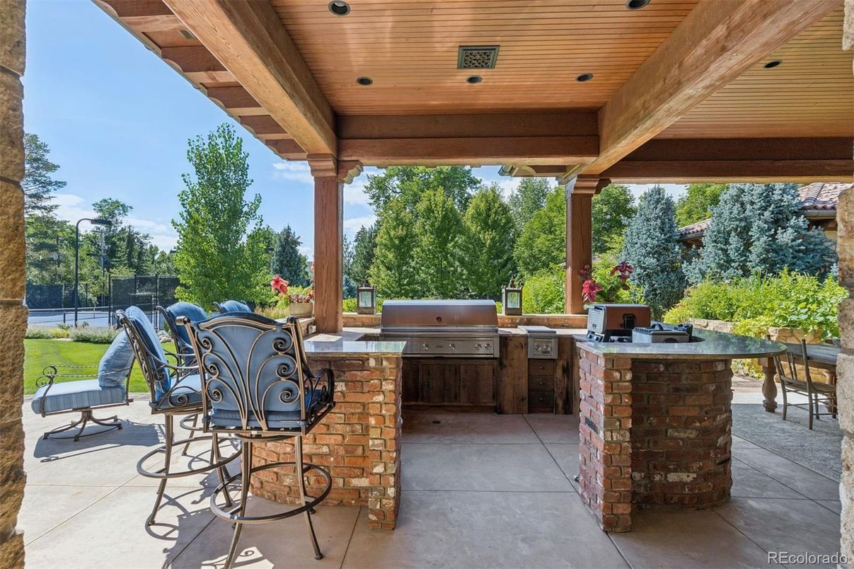 Exterior, Outdoor Kitchen