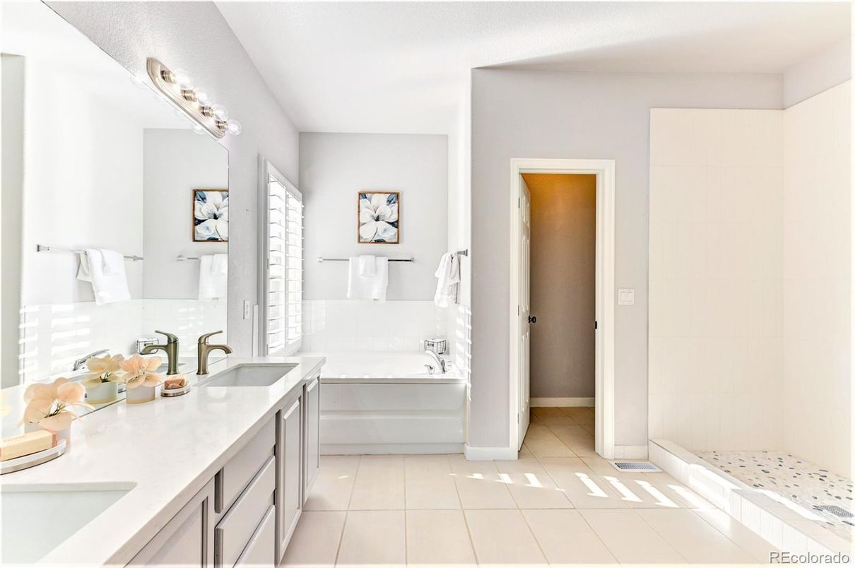 Bathroom, Dual Sink Vanities, Interior