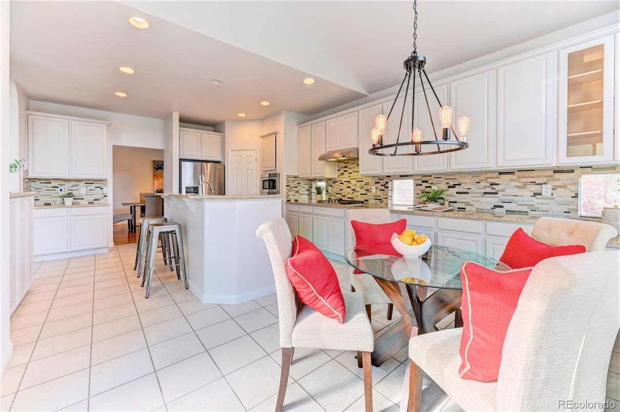 Dining room, Interior, Kitchen, Pendant Lights, Recessed Lighting, Stainless Steel Appliances