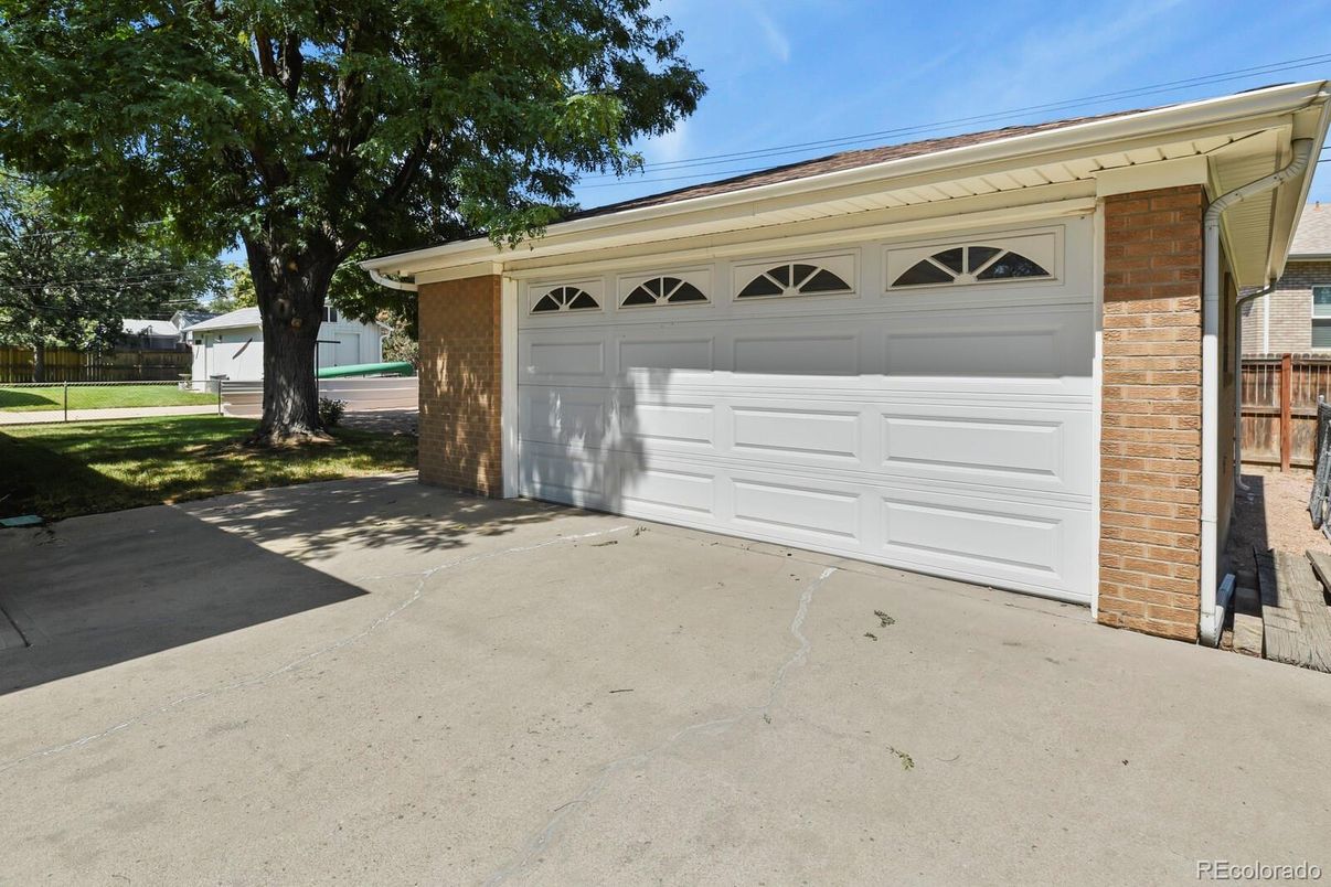 Detached Garage, Exterior