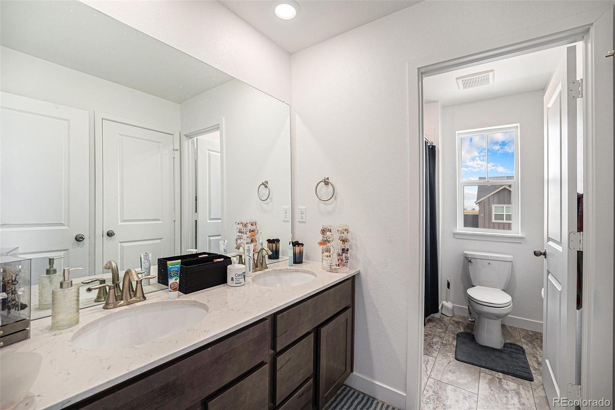 Bathroom, Dual Sink Vanities, Interior, Recessed Lighting