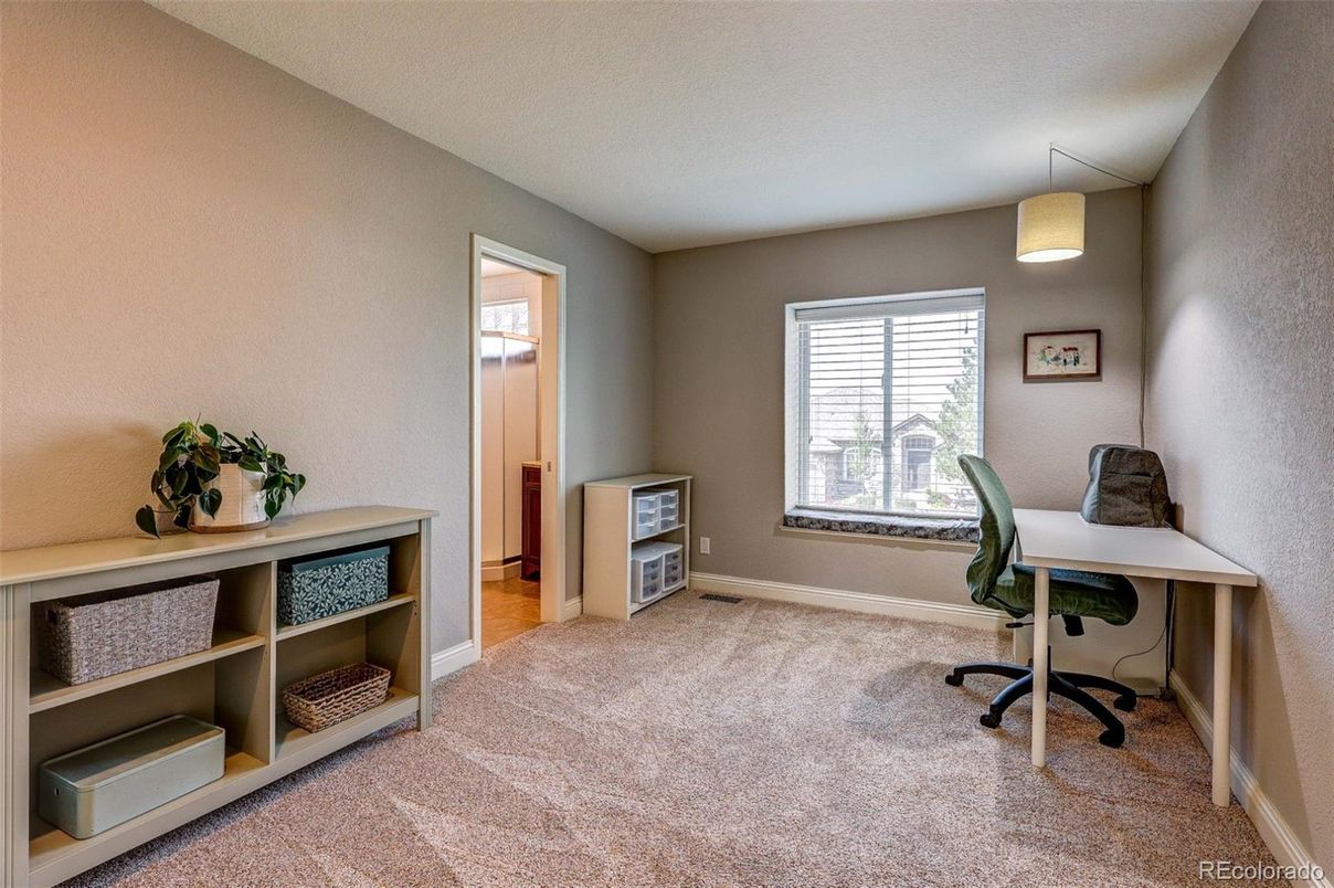 Home Office, Interior