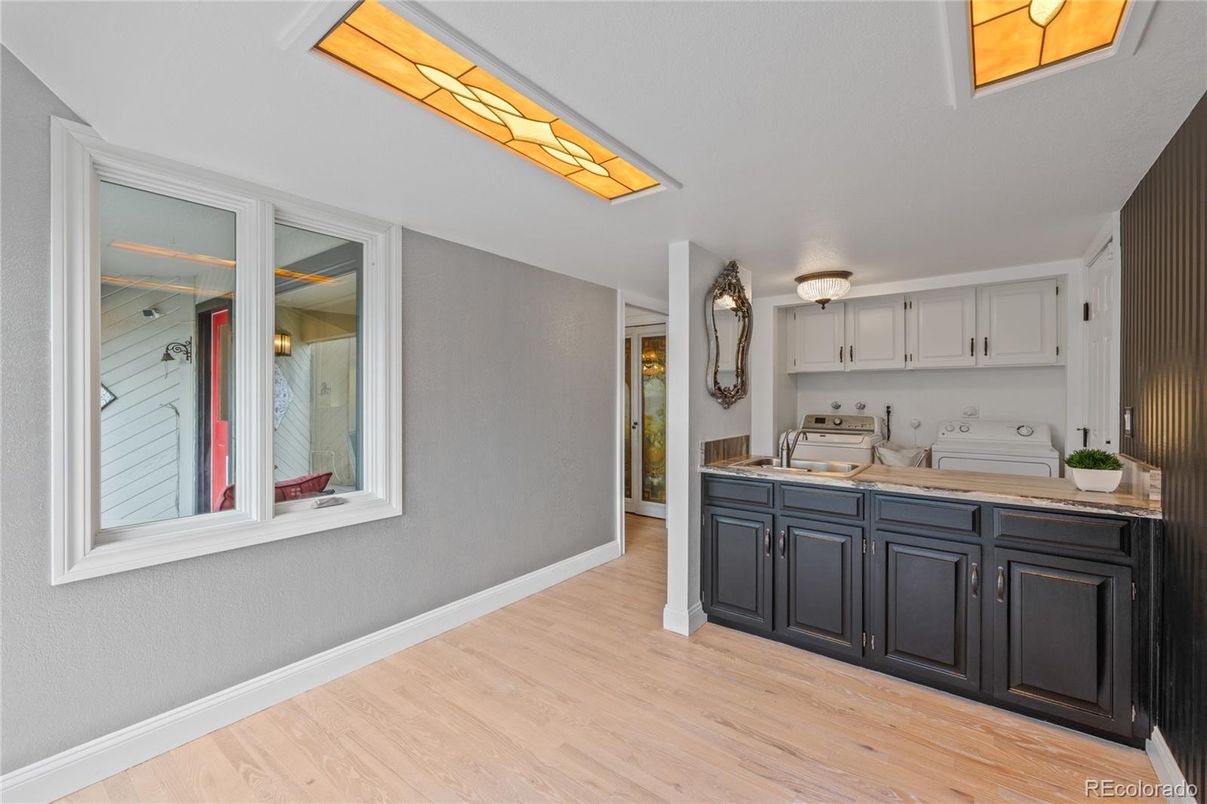 Interior, Kitchen, Washer, Wood Texture Flooring