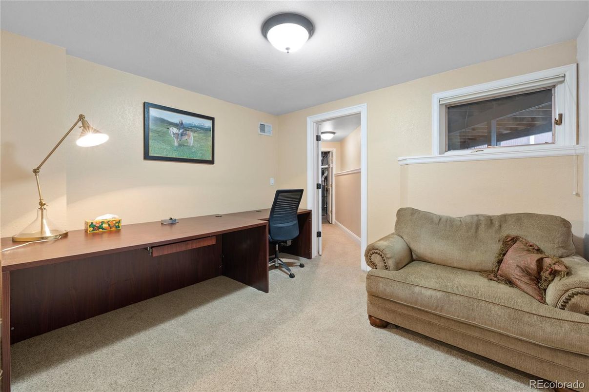 Home Office, Interior