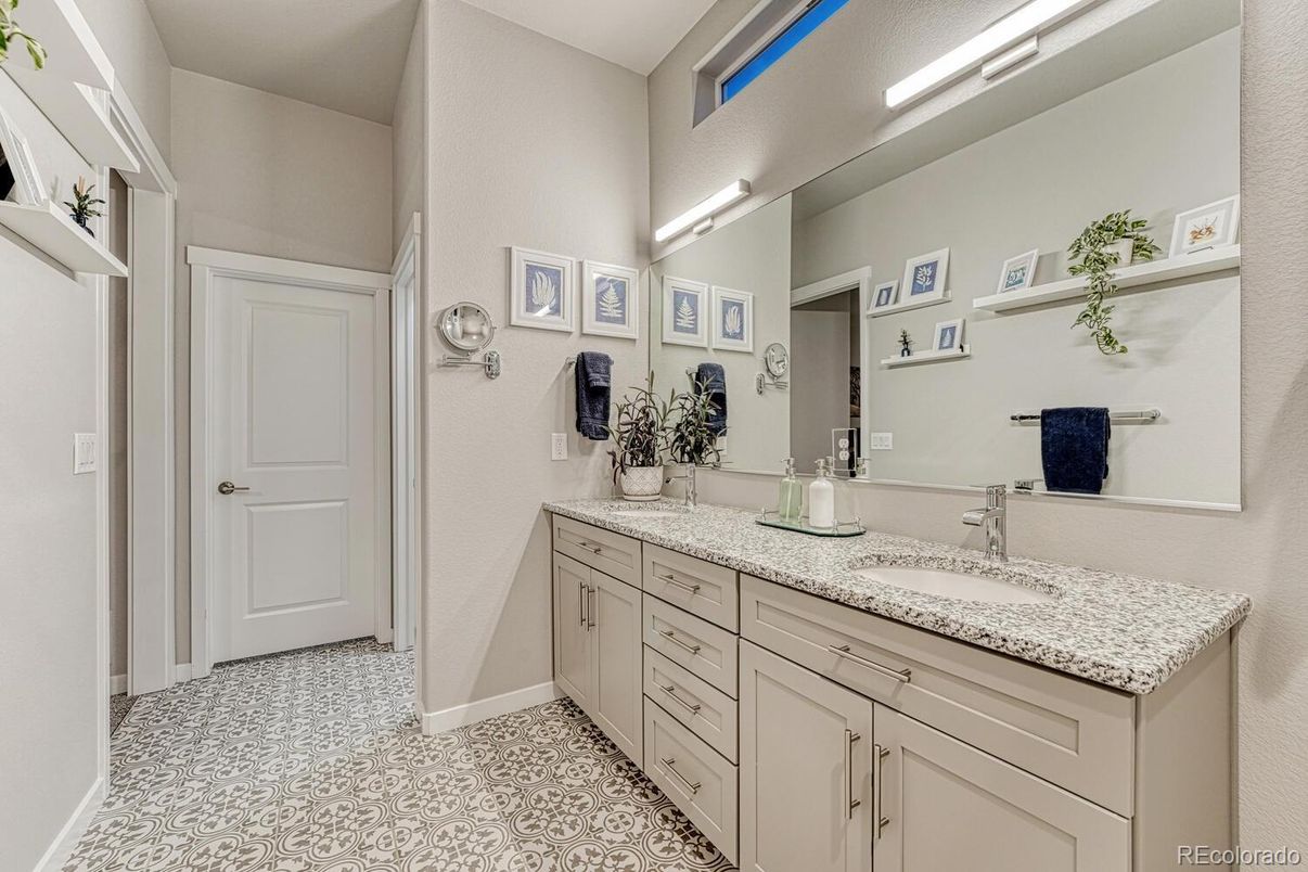 Bathroom, Dual Sink Vanities, Interior