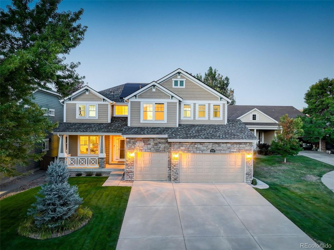 Attached, Exterior, Facade, American Craftsman