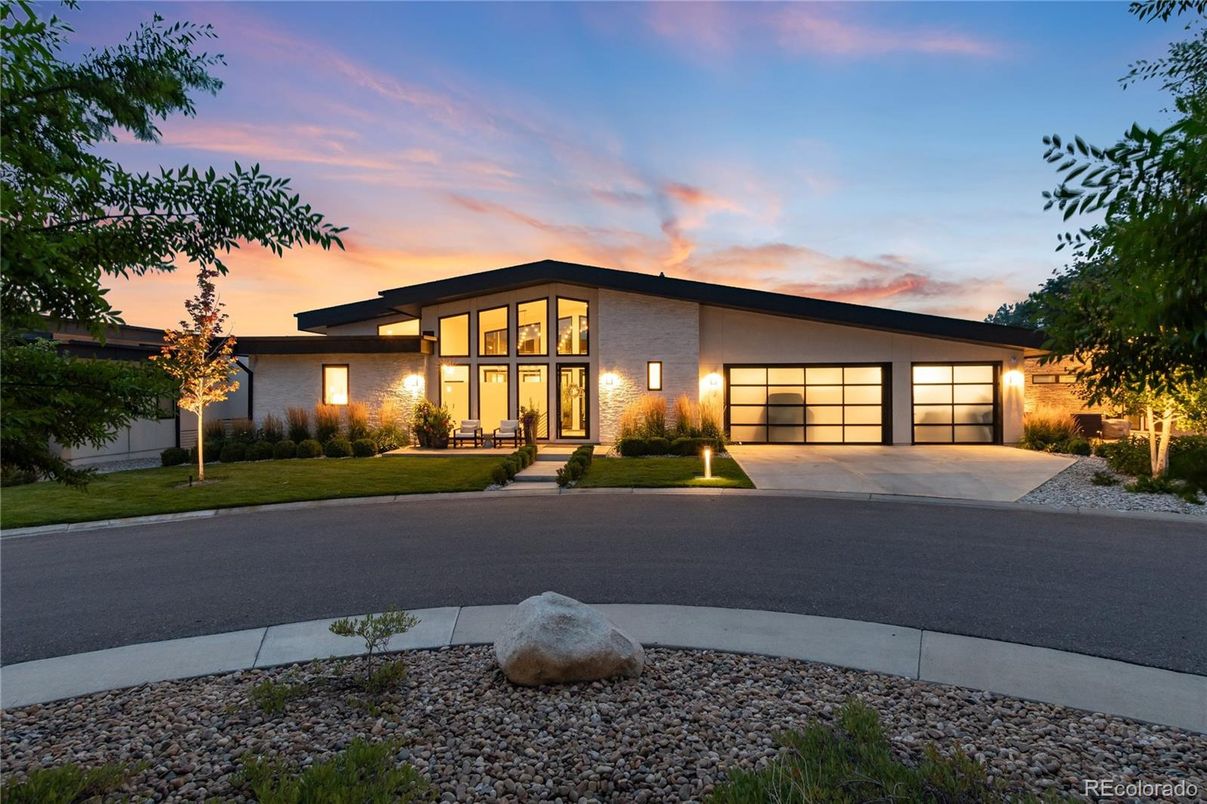 Attached, Exterior, Facade, Modern