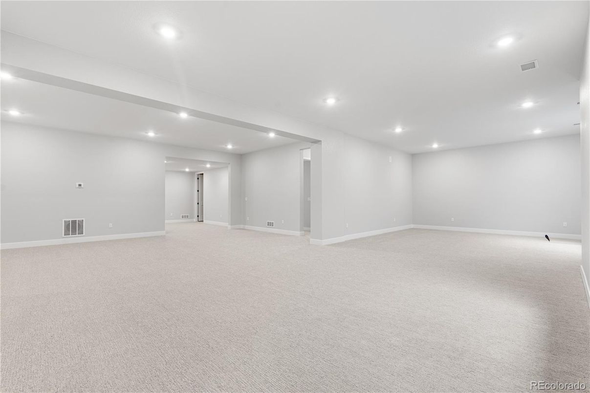 Empty room, Interior, Recessed Lighting