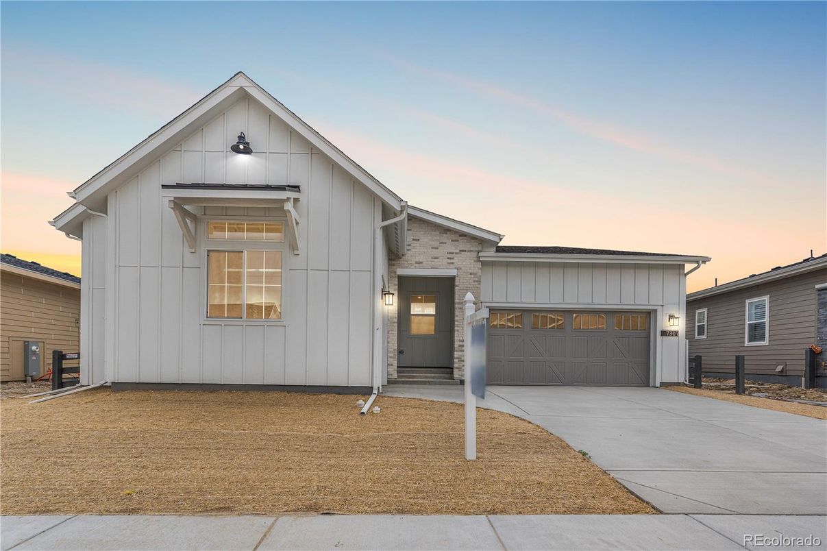 Attached, Exterior, Facade, Farmhouse