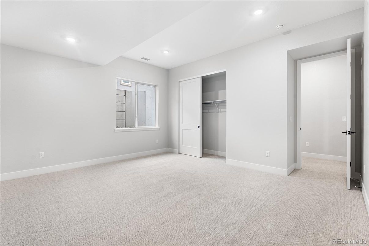 Empty room, Interior, Recessed Lighting