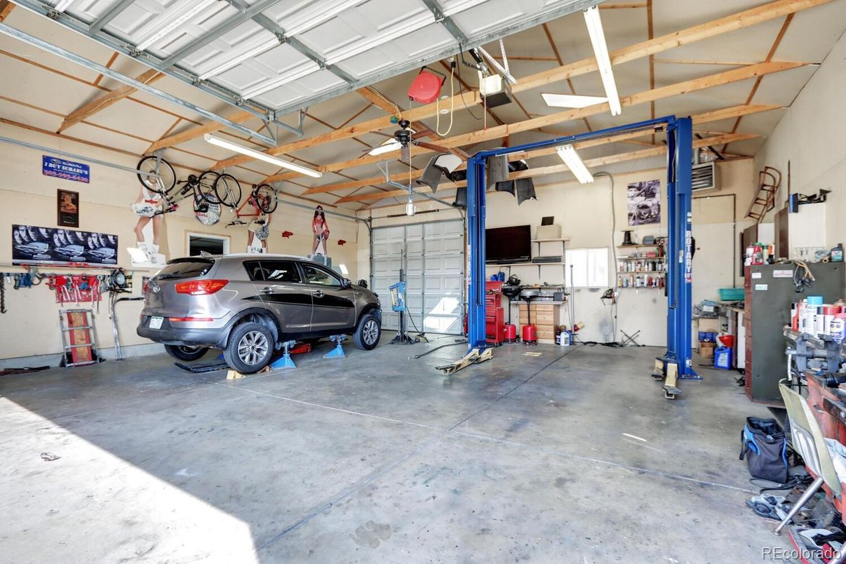 Garage, Interior