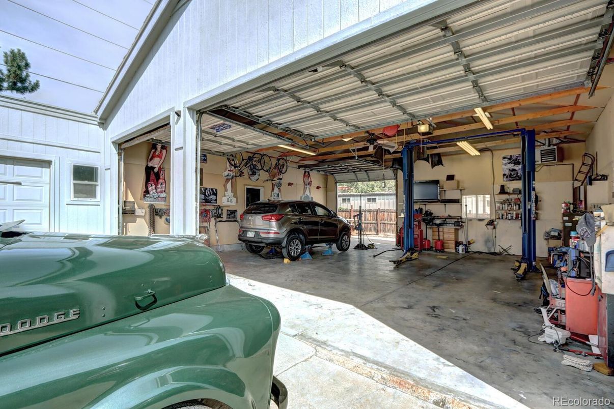 Garage, Interior