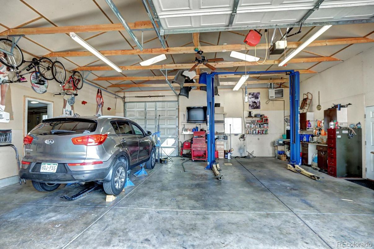 Garage, Interior