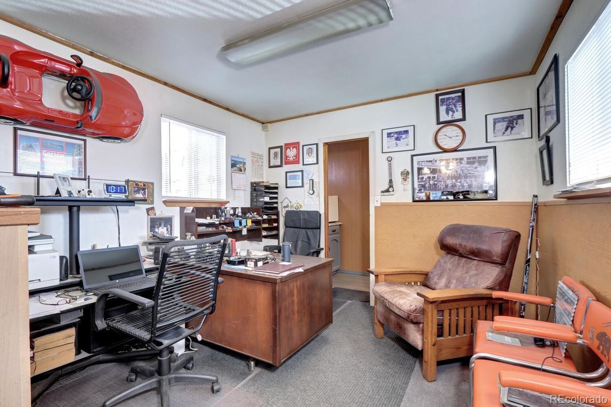 Home Office, Interior