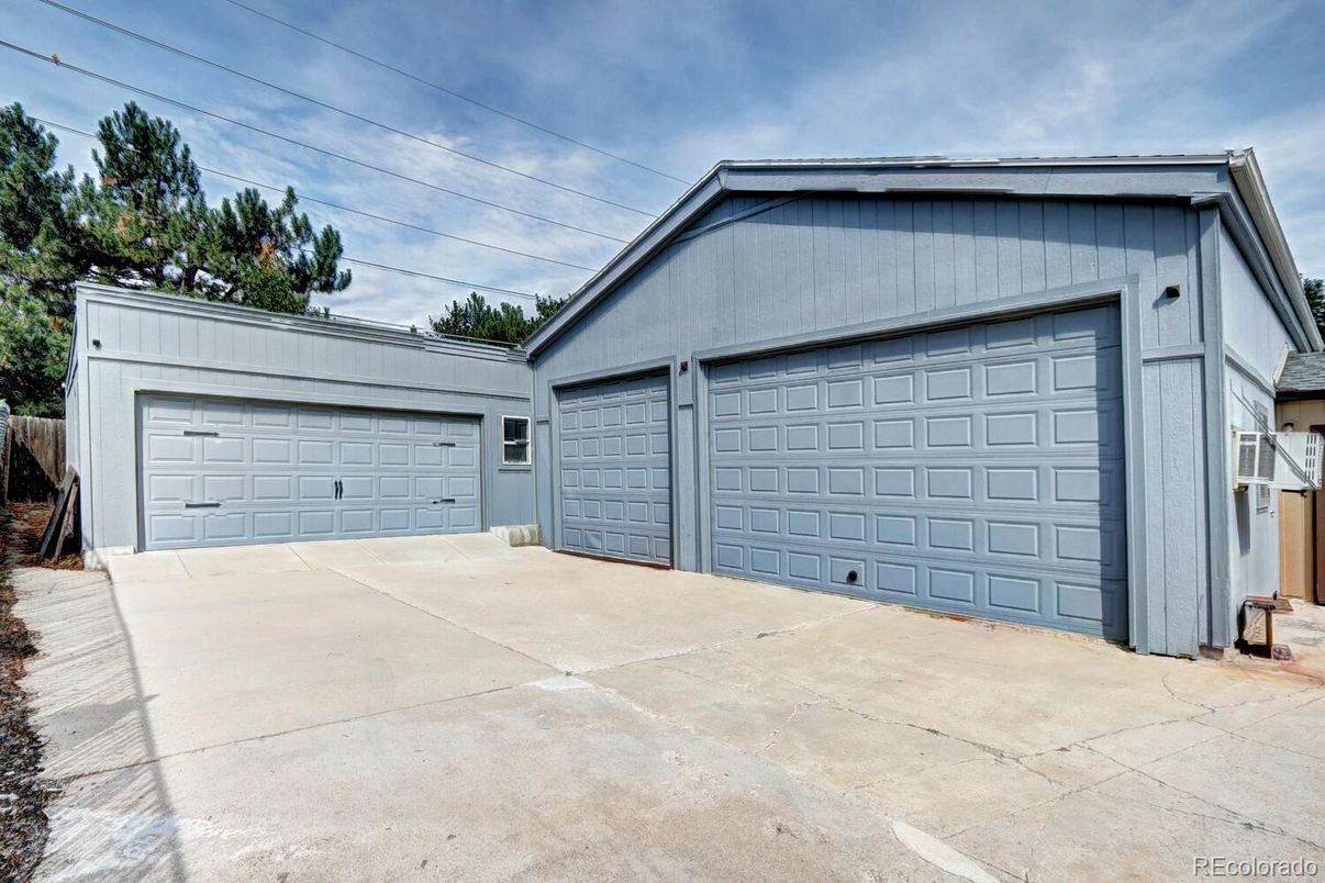 Detached Garage, Exterior
